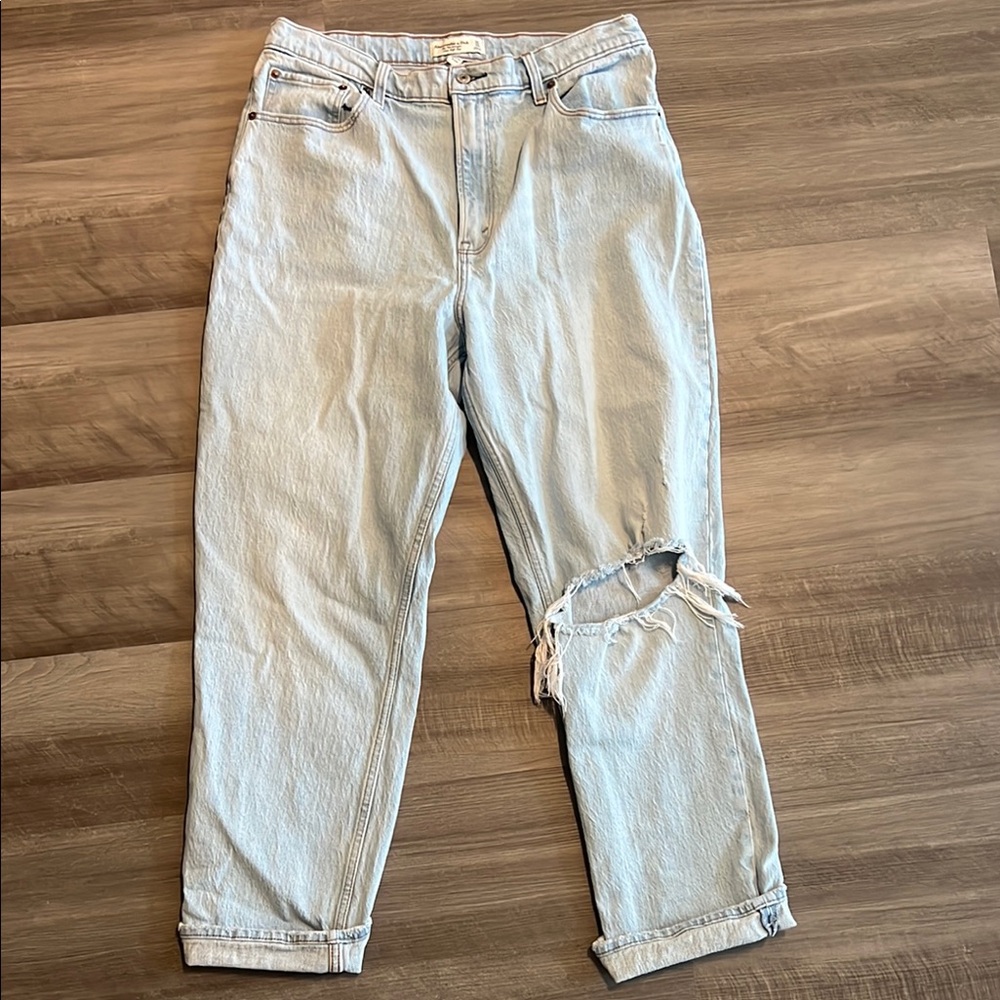 Abercrombie curve love size 14